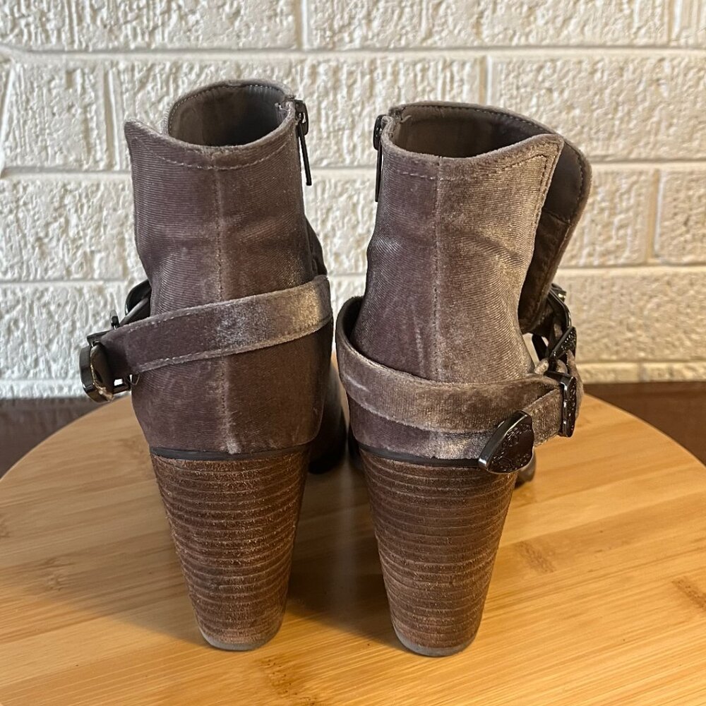 Not Rated Jibu Velvet Ankle Boot Ultra High Heels Size 9M - Picture 4 of 9